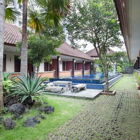 Puri Ganesh Hotell Legian Exteriör bild