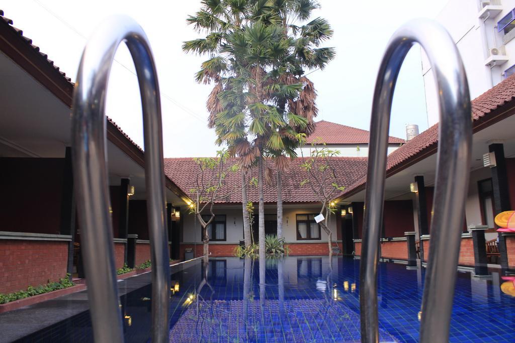 Puri Ganesh Hotell Legian Exteriör bild