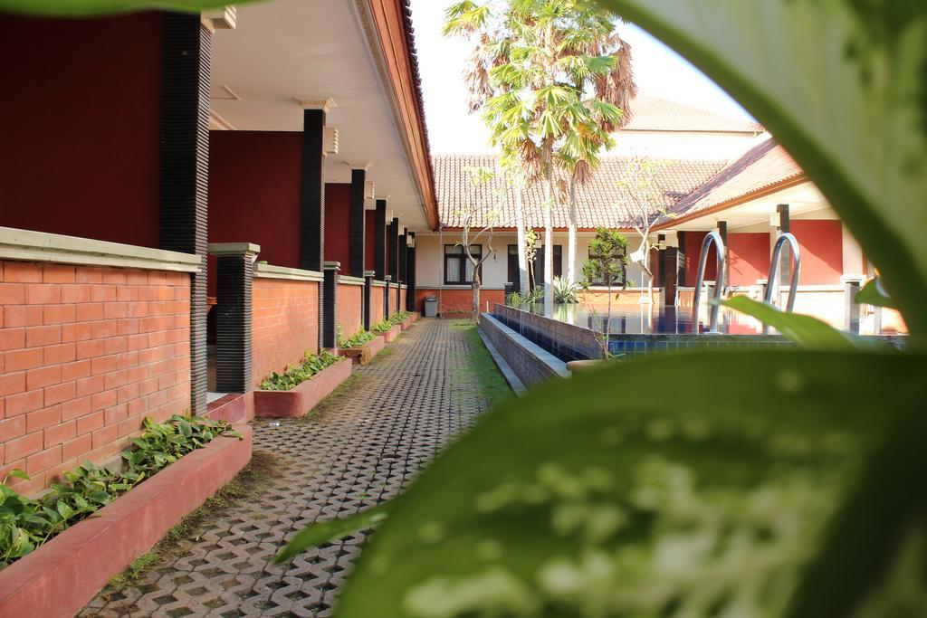 Puri Ganesh Hotell Legian Exteriör bild