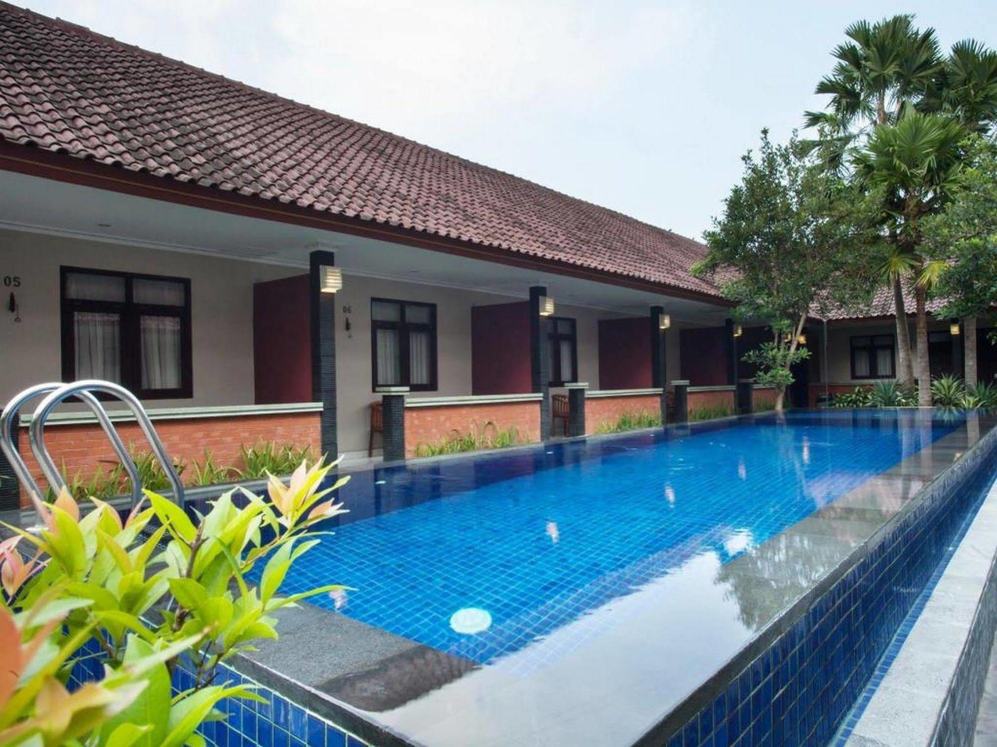 Puri Ganesh Hotell Legian Exteriör bild