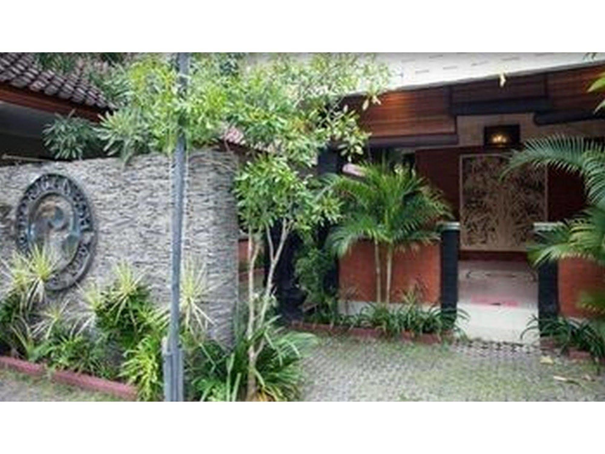 Puri Ganesh Hotell Legian Exteriör bild